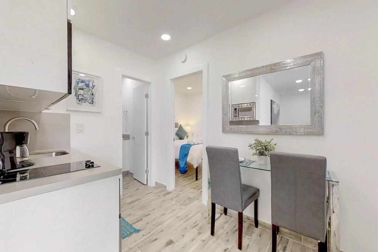 Newly Renovated 1 Bedroom Apt Designer Unit # 3 Dania Beach Extérieur photo